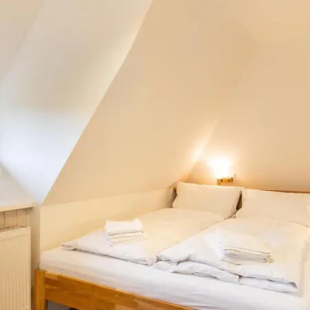 Iris Neu - Reetdachhaus Petersen Apartment