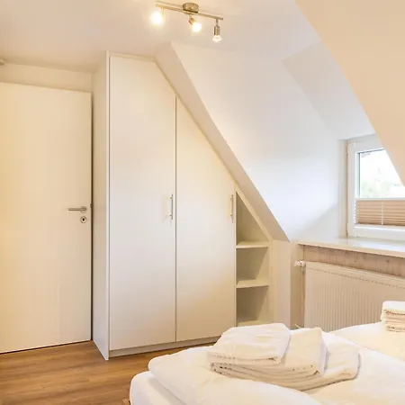 Iris Neu - Reetdachhaus Petersen Apartment *