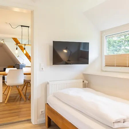 Iris Neu - Reetdachhaus Petersen Apartment