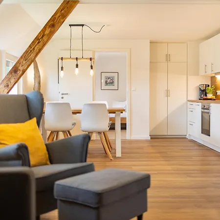 Iris Neu - Reetdachhaus Petersen Apartment