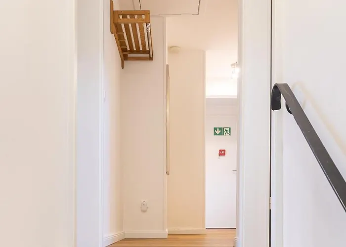 Iris Neu - Reetdachhaus Petersen Nebel