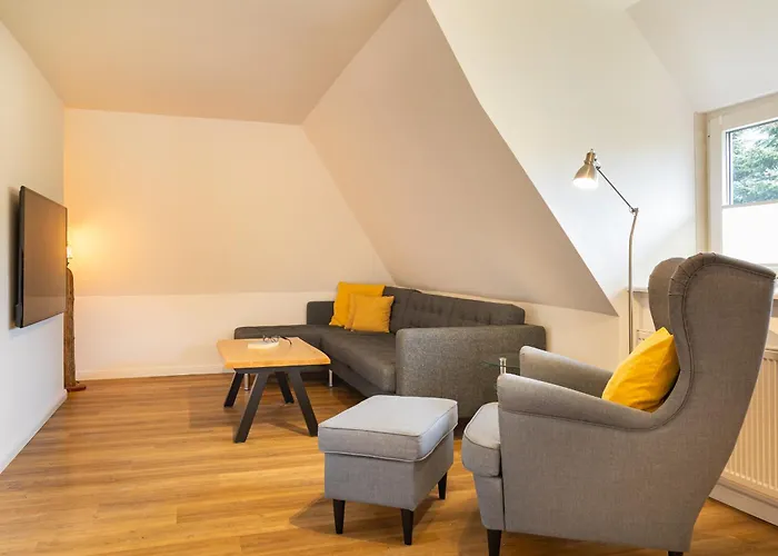 Iris Neu - Reetdachhaus Petersen Nebel