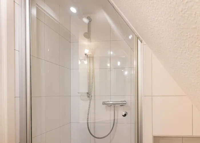 Iris Neu - Reetdachhaus Petersen Appartement Nebel