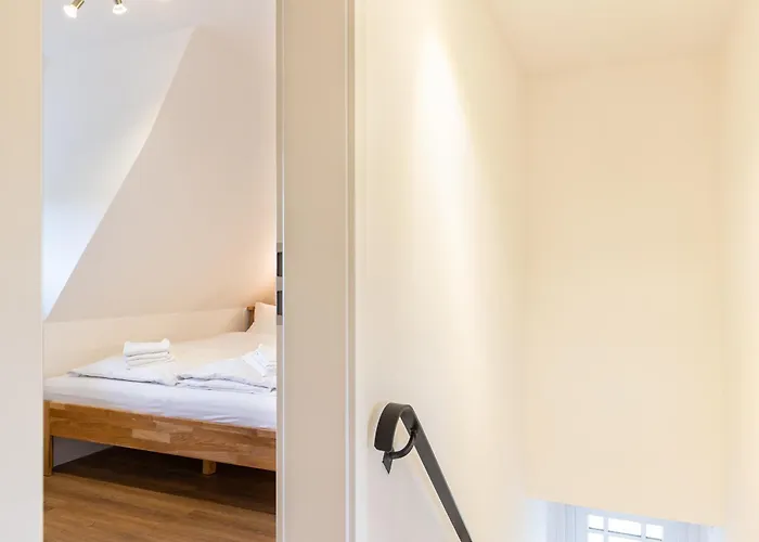 Iris Neu - Reetdachhaus Petersen *