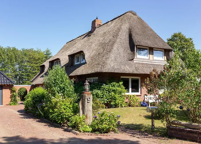 Iris Neu - Reetdachhaus Petersen